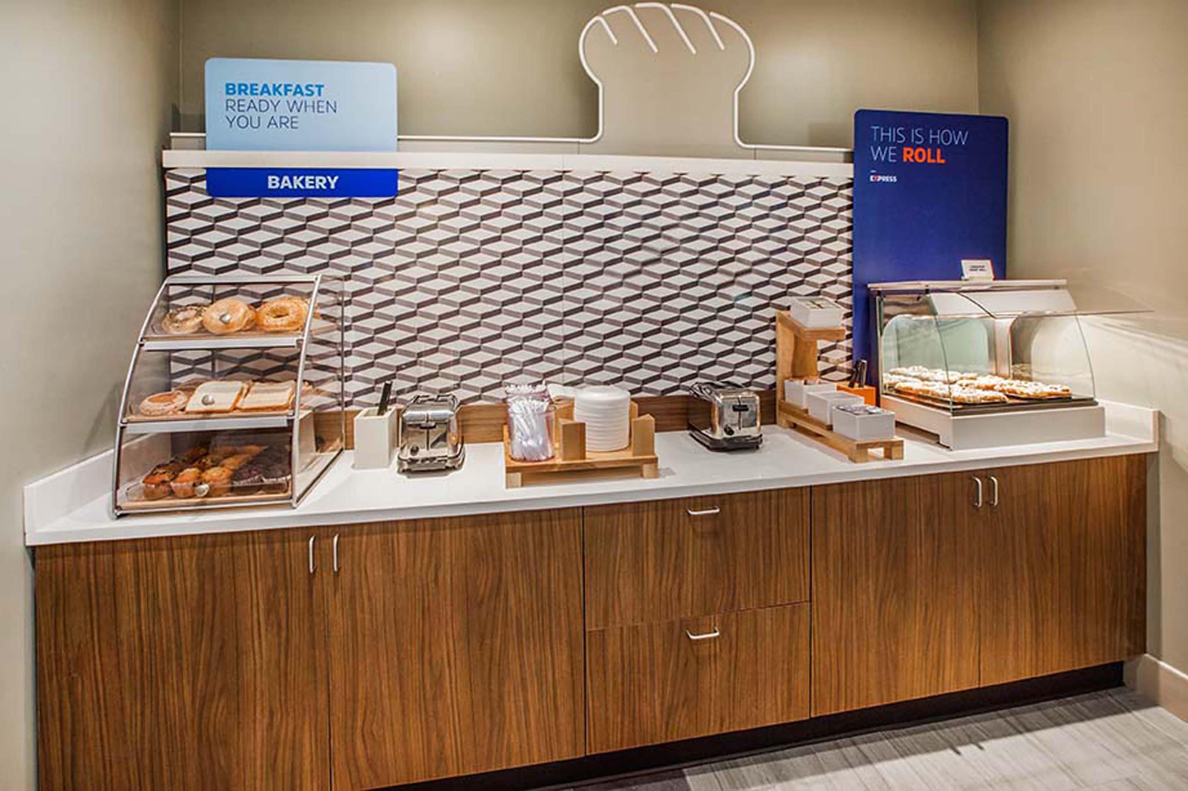 Express & South By Ihg Hotel Lincoln