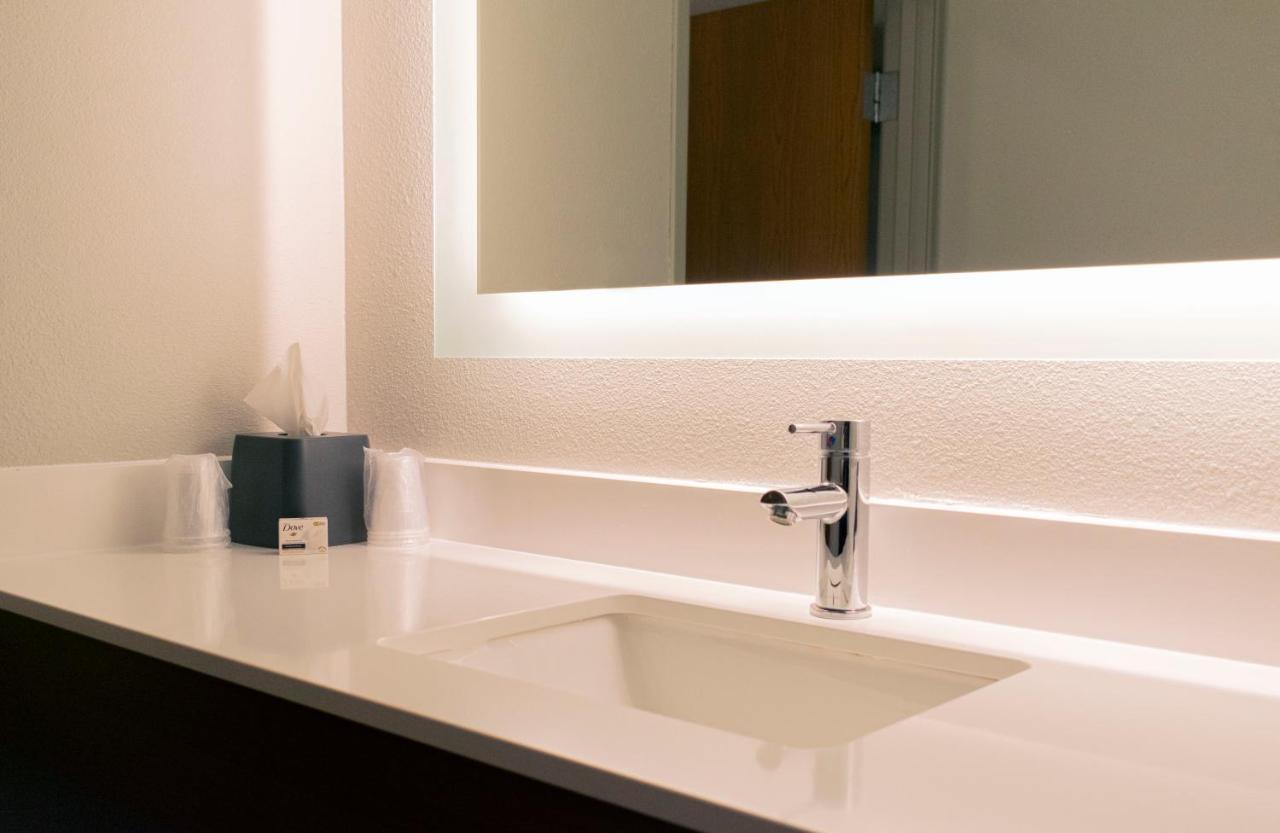 Express & South By Ihg 2*