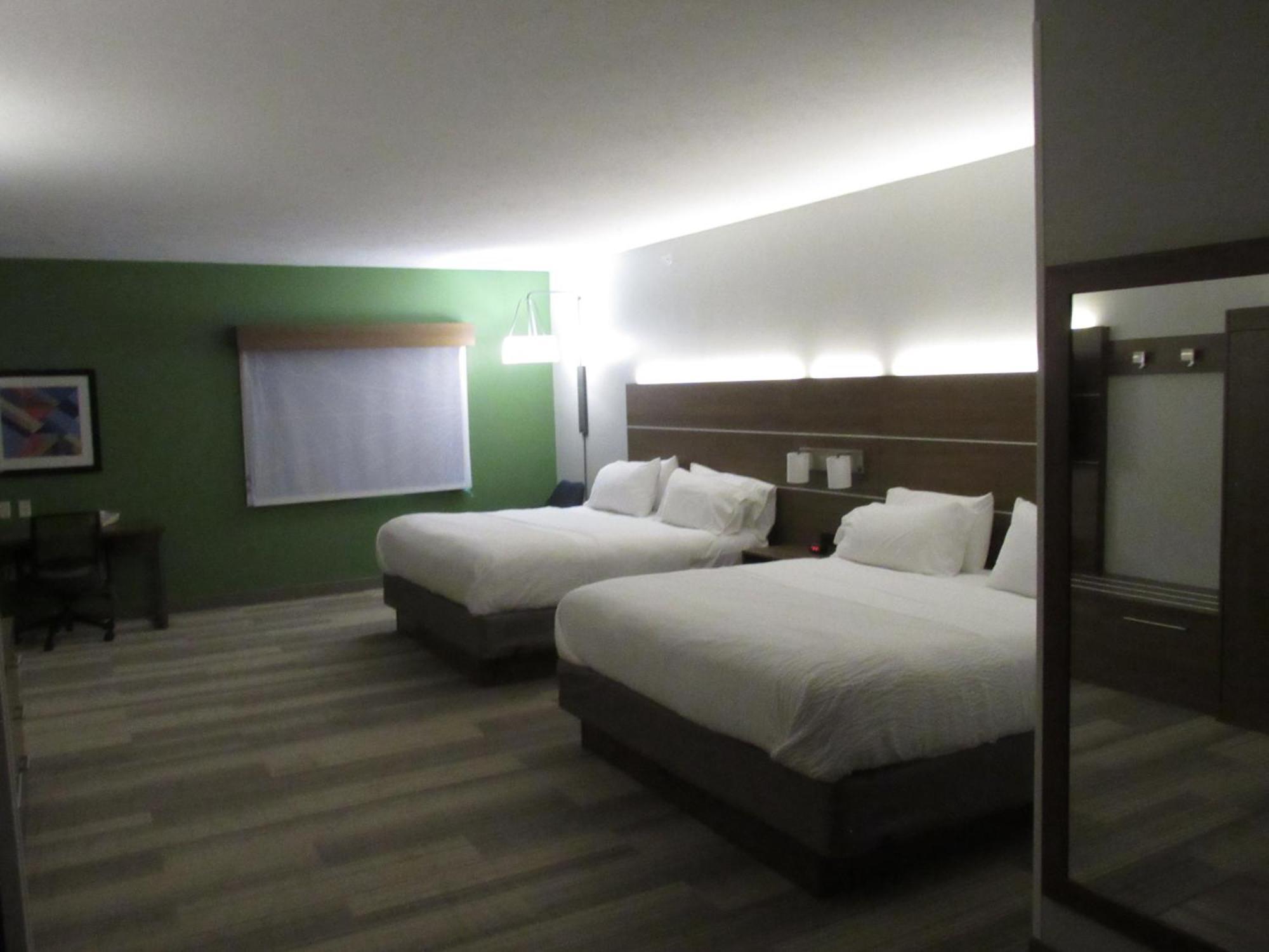 Express & South By Ihg Lincoln