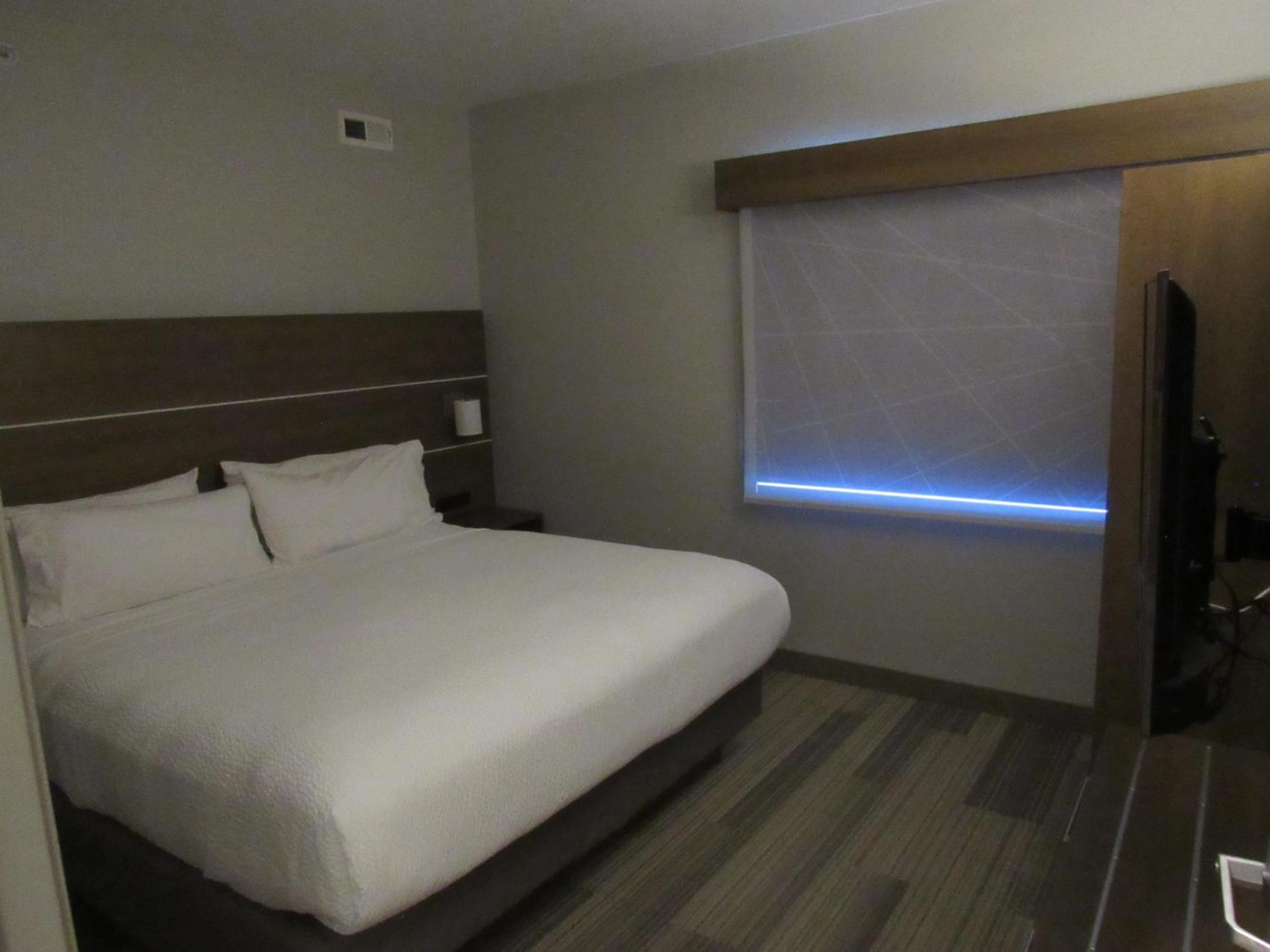 Express & South By Ihg Hotel Lincoln