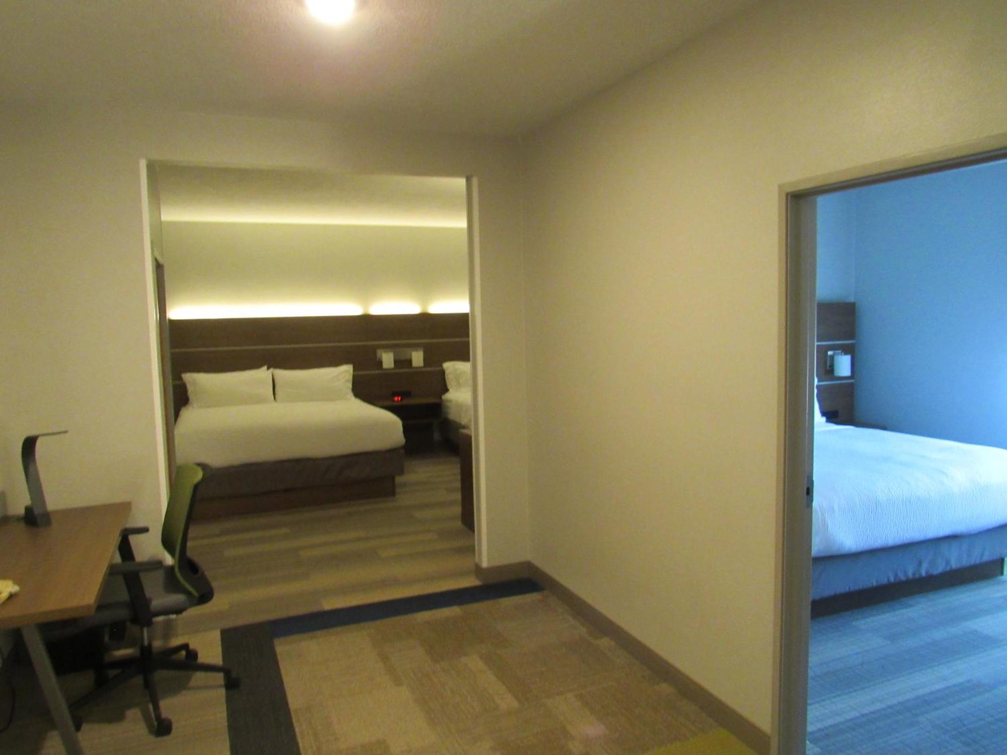 Express & South By Ihg Lincoln