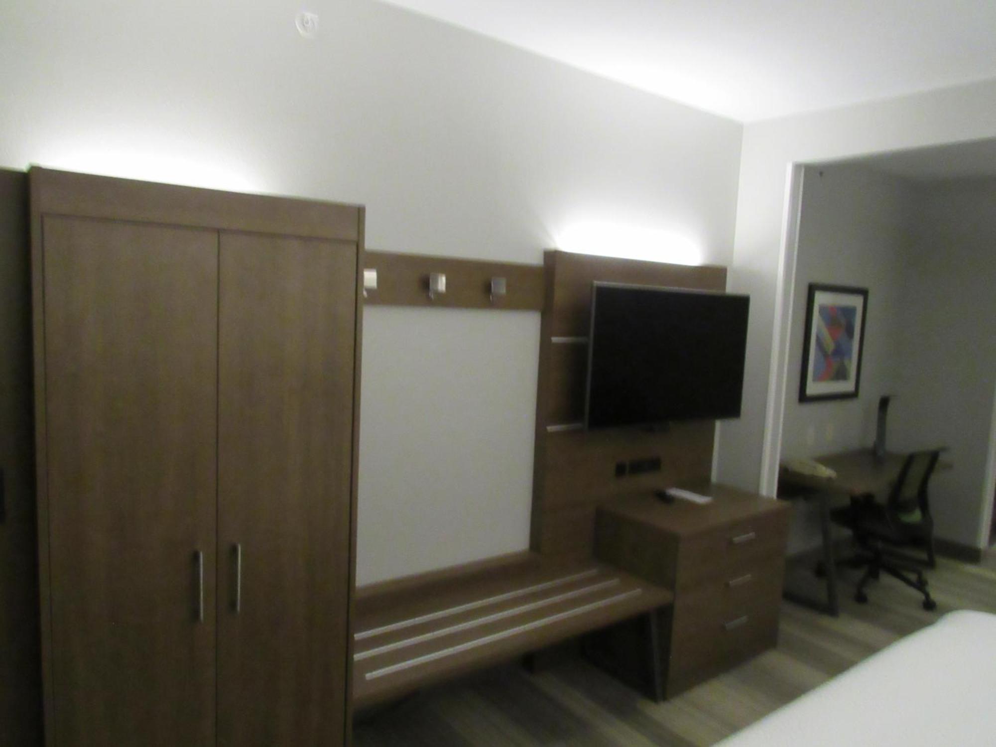 Express & South By Ihg Hotel