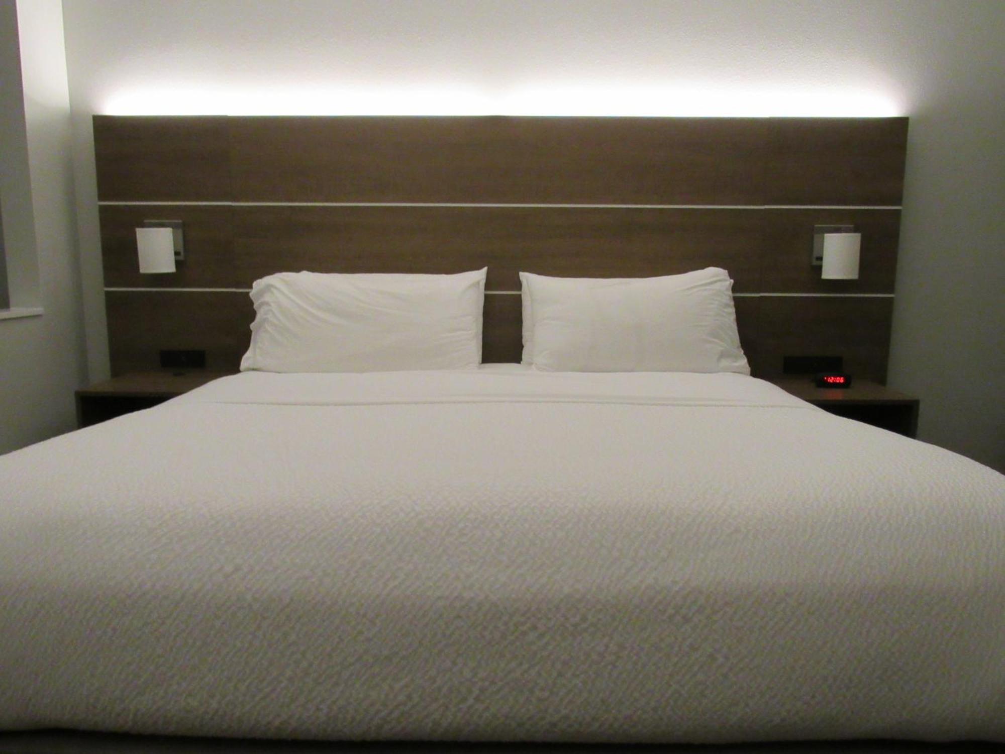 Express & South By Ihg 2*