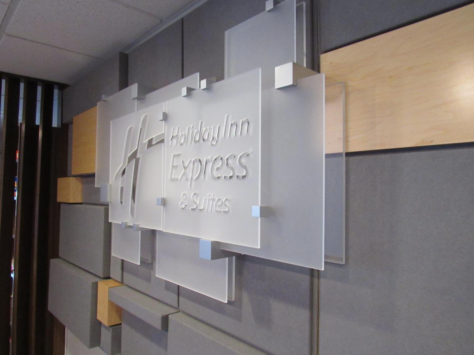 Express & South By Ihg Hotel Lincoln