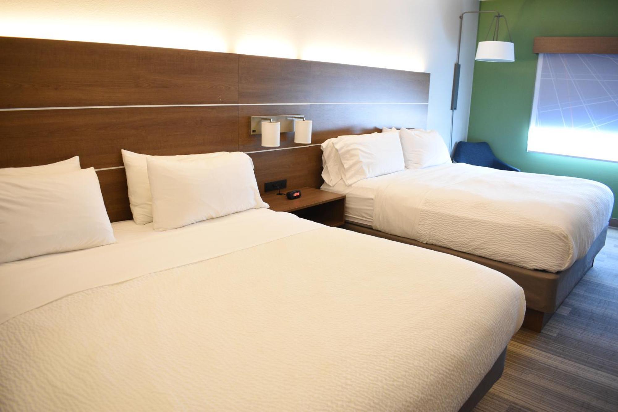 Express & South By Ihg Lincoln