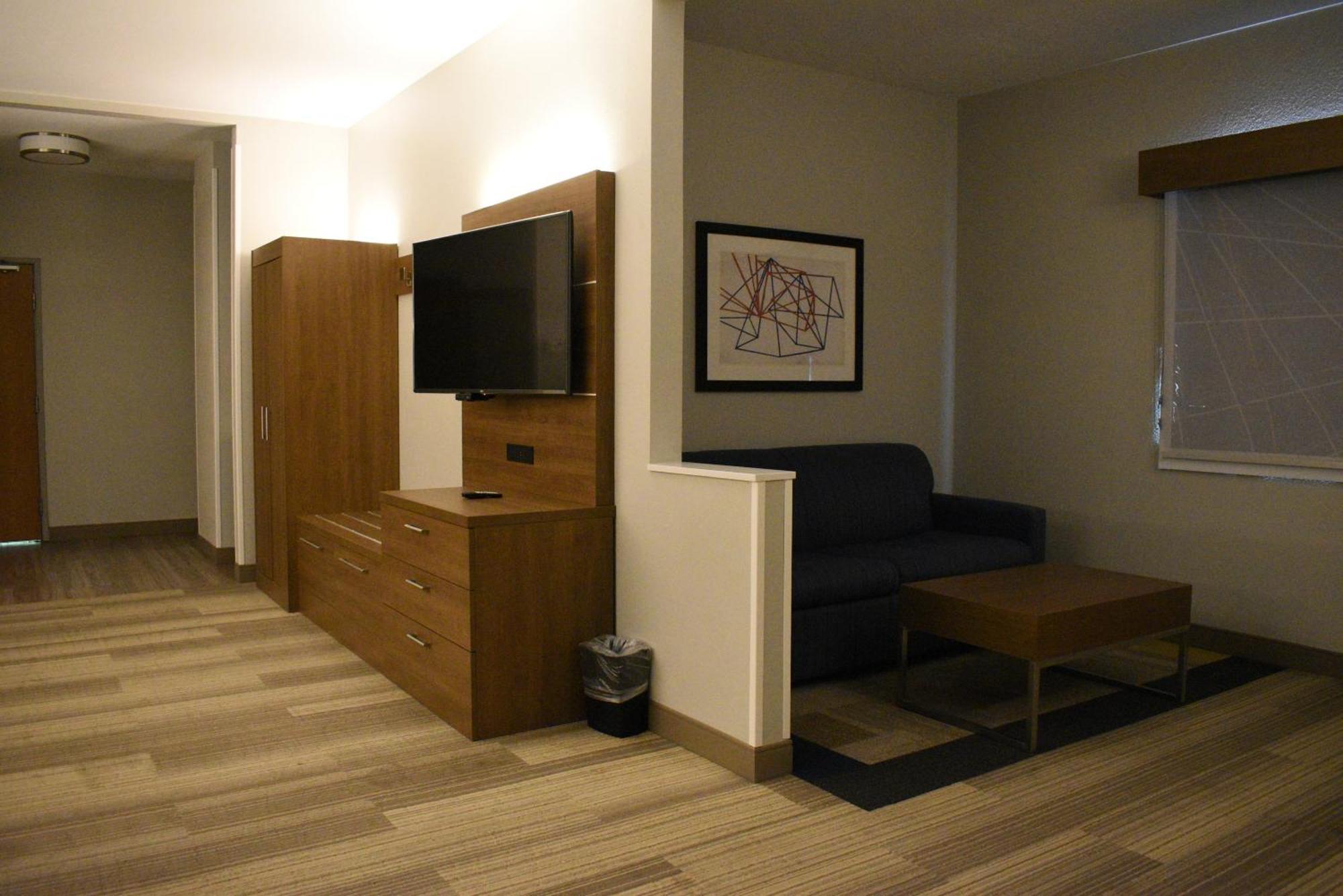 Express & South By Ihg Lincoln