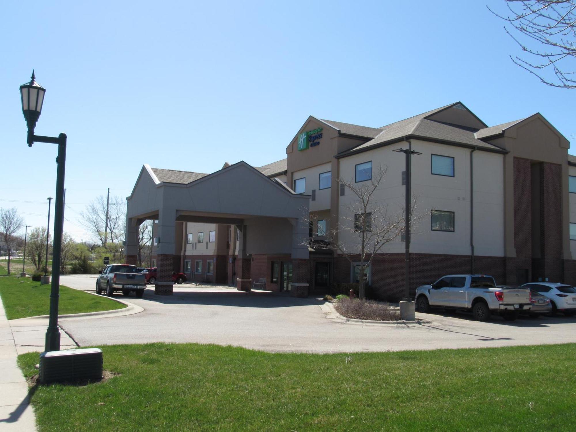 Express & South By Ihg 2*