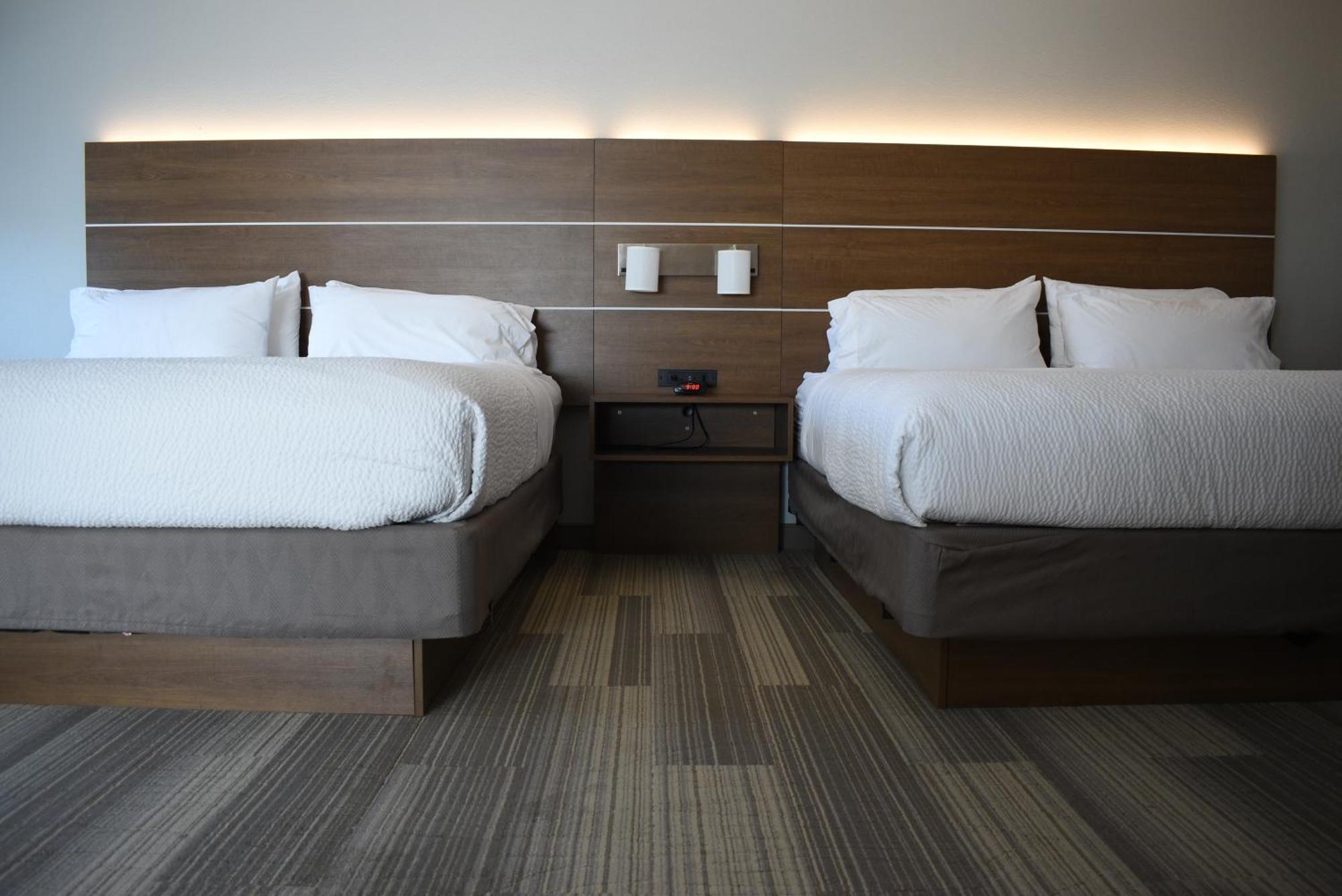 Express & South By Ihg Hotel Lincoln