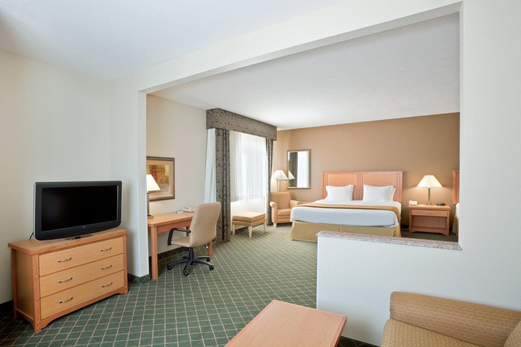 Express & South By Ihg Hotel Lincoln