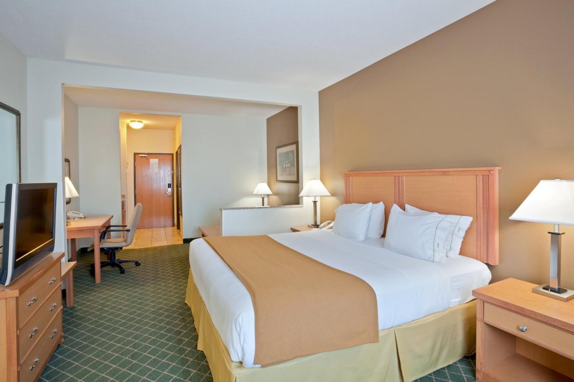 Express & South By Ihg Hotel 2*