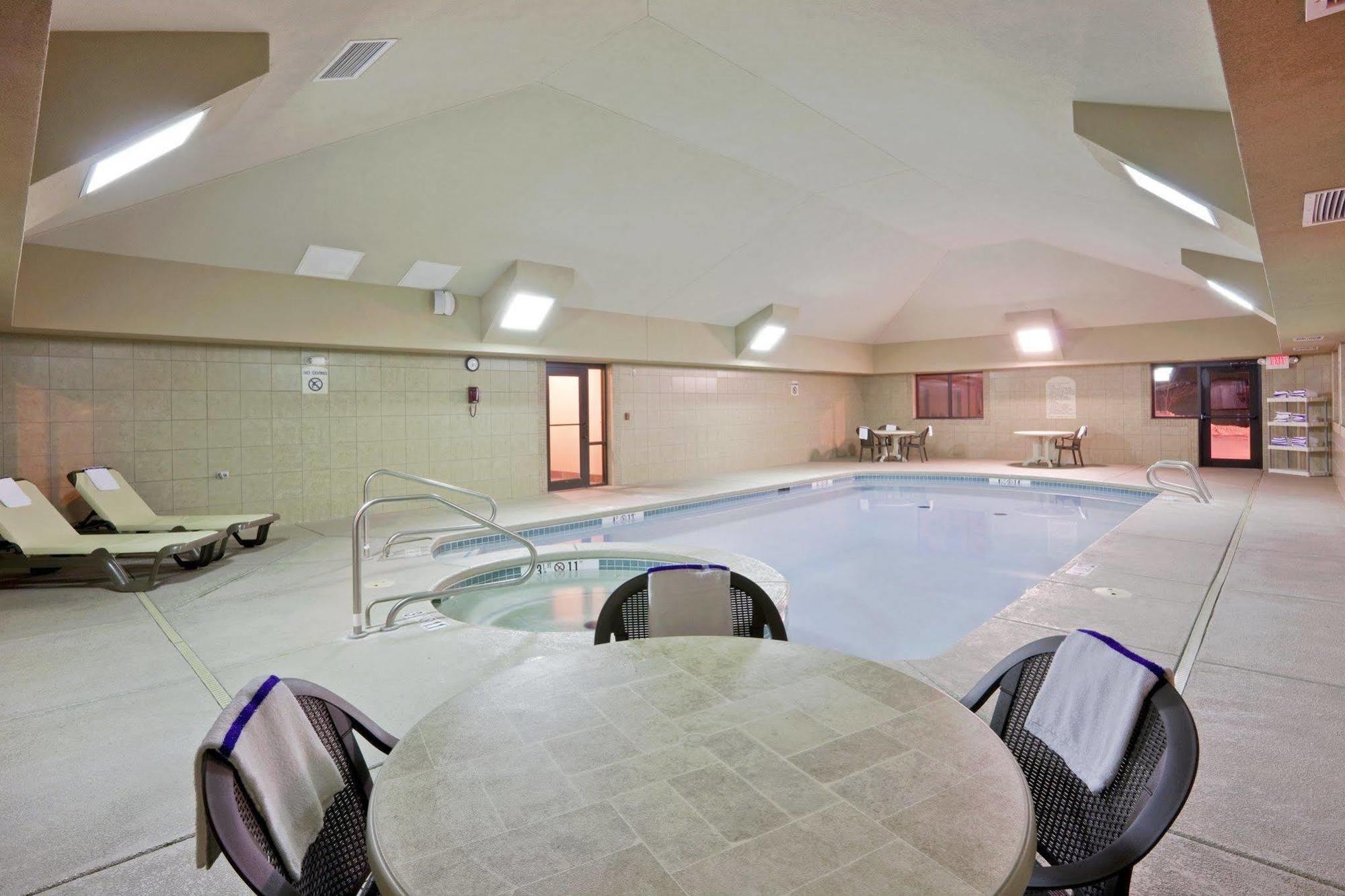Express & South By Ihg 2* Lincoln